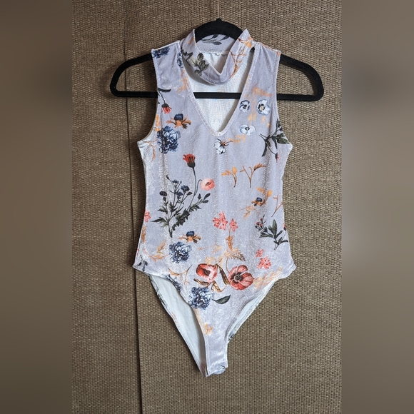 3 for $10‼️Floral bodysuit - Picture 1 of 7